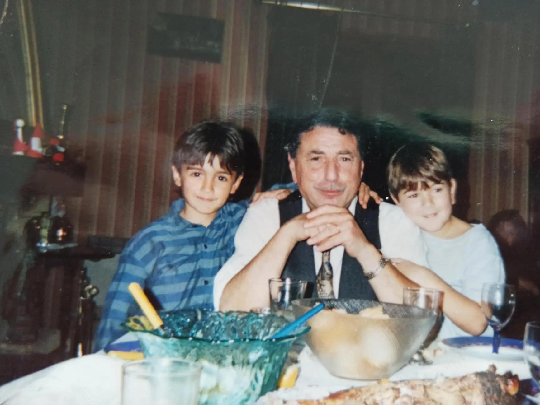 Manico et deux de ses petits-fils : Nathan (à gauche) et Mario