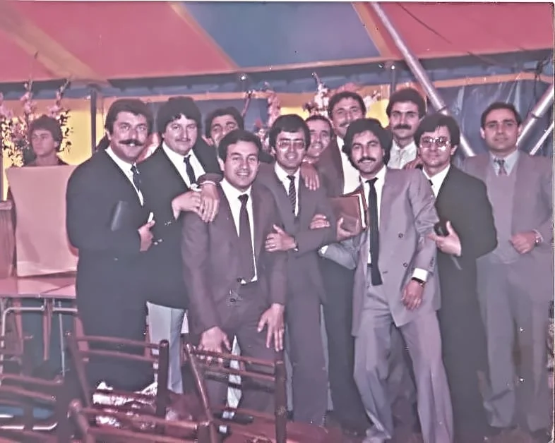 Manico la Bible à la main